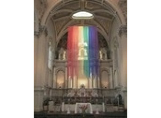 Dilaga la Chiesa
arcobaleno. E i
vescovi in silenzio